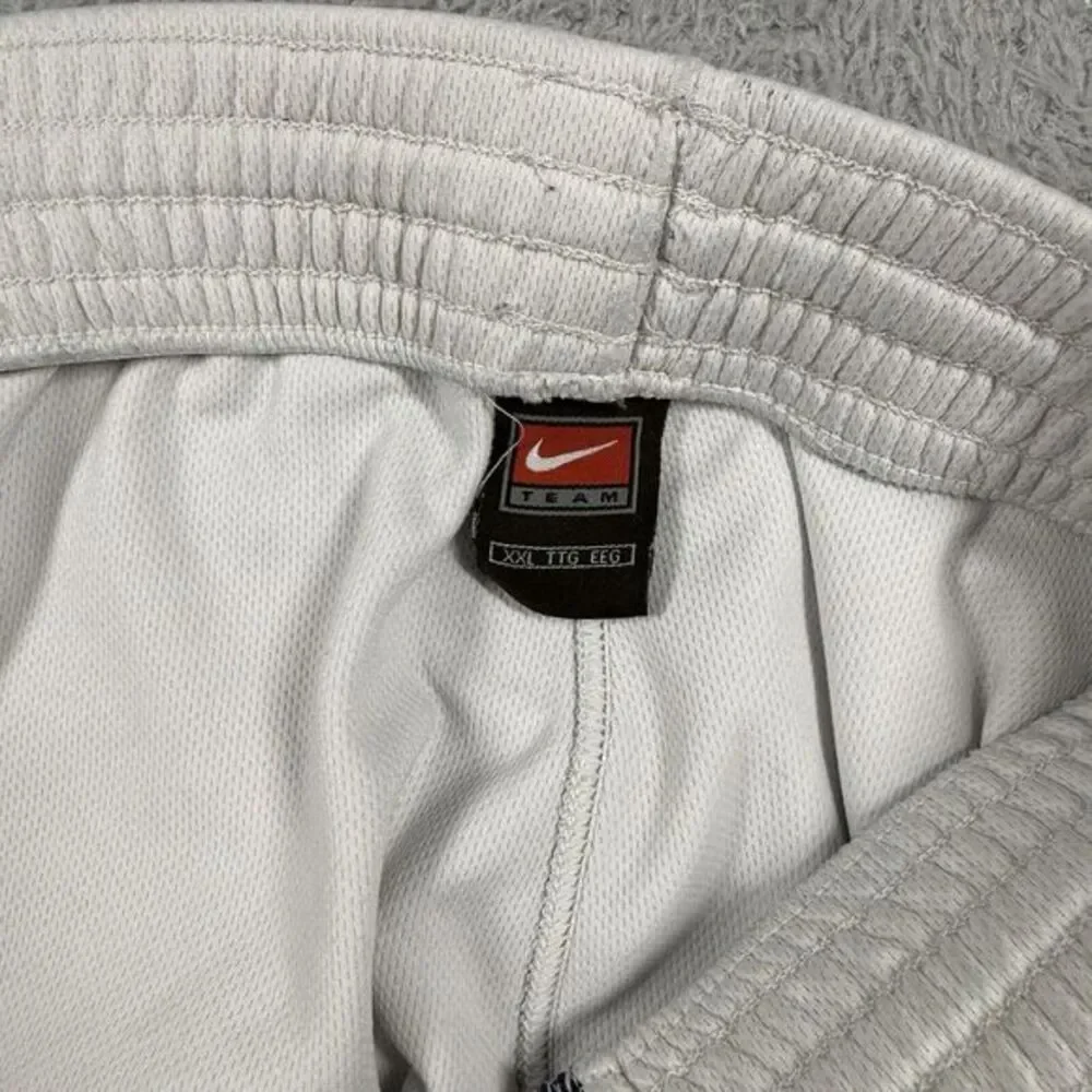 Vintage Nike Team White‎ Embroidered Basketball Shorts Mens 2XL